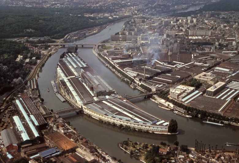 vue de l'ile Seguin à l'époque industrielle de Renault 