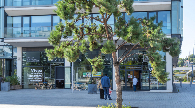 Nature devant le pavillon des projets